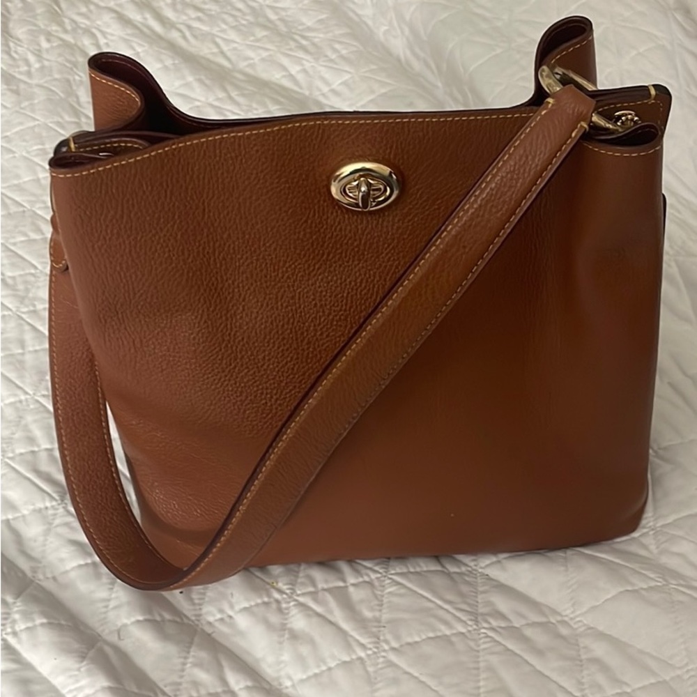 Charlie bucket bag tan.